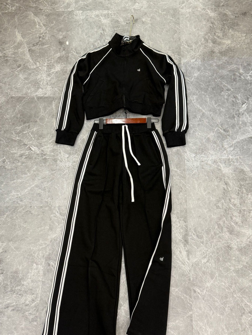 Conjunto de chaqueta y pantalón