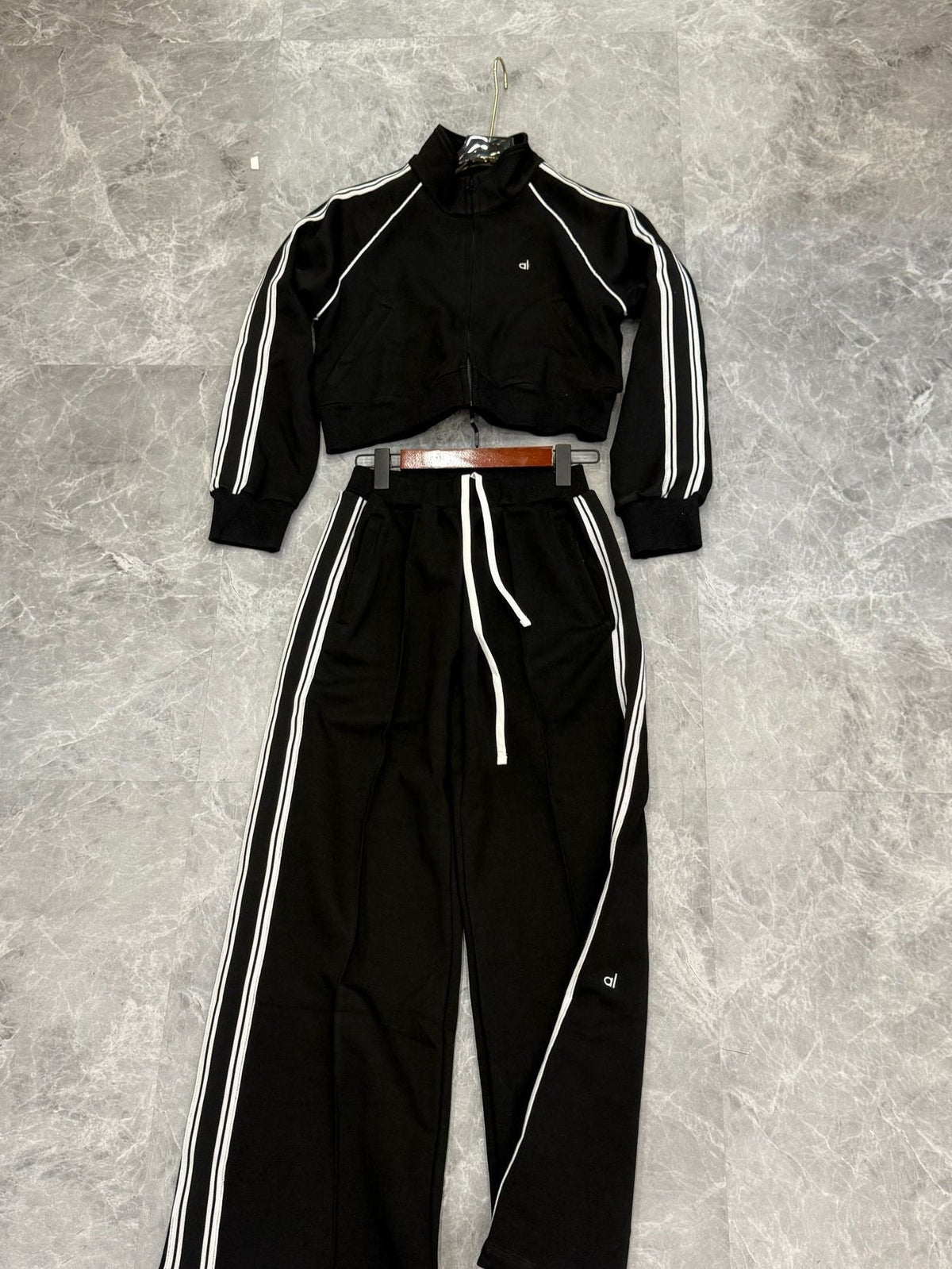 Conjunto de chaqueta y pantalón