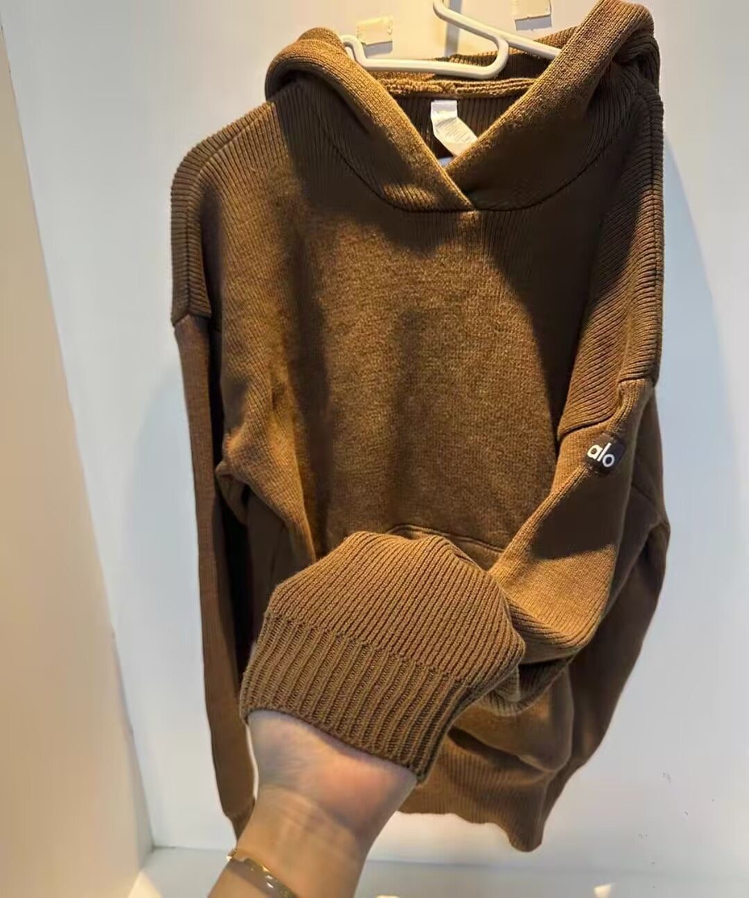 Un conjunto de ropa de estar por casa
