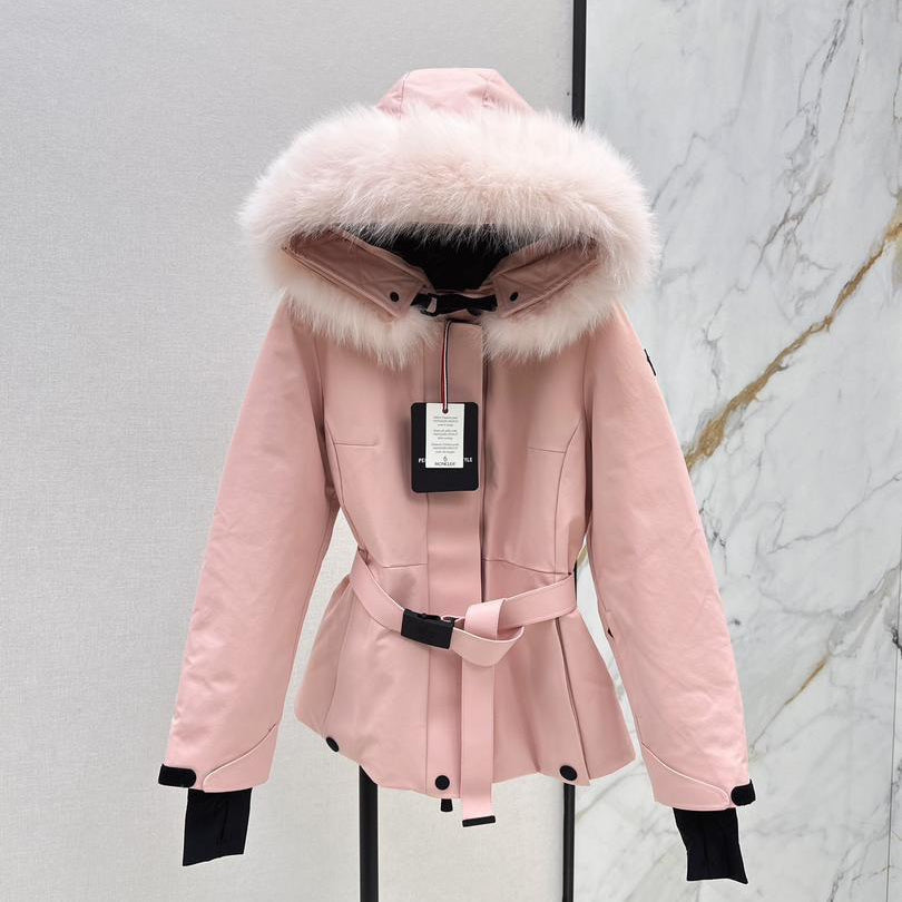 Chaqueta de invierno con cinturón y ribete de piel