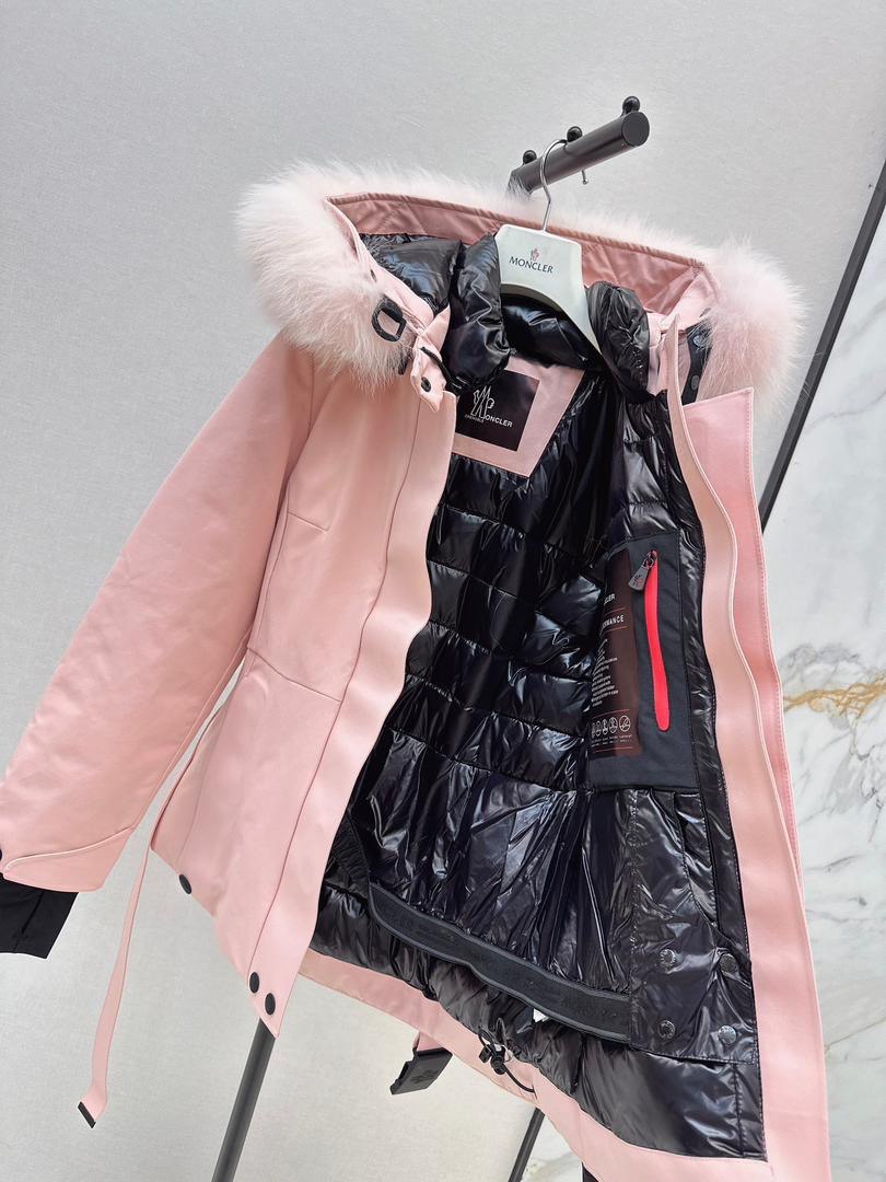 Chaqueta de invierno con cinturón y ribete de piel