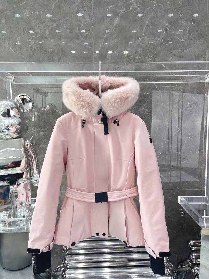 Chaqueta de invierno con cinturón y ribete de piel