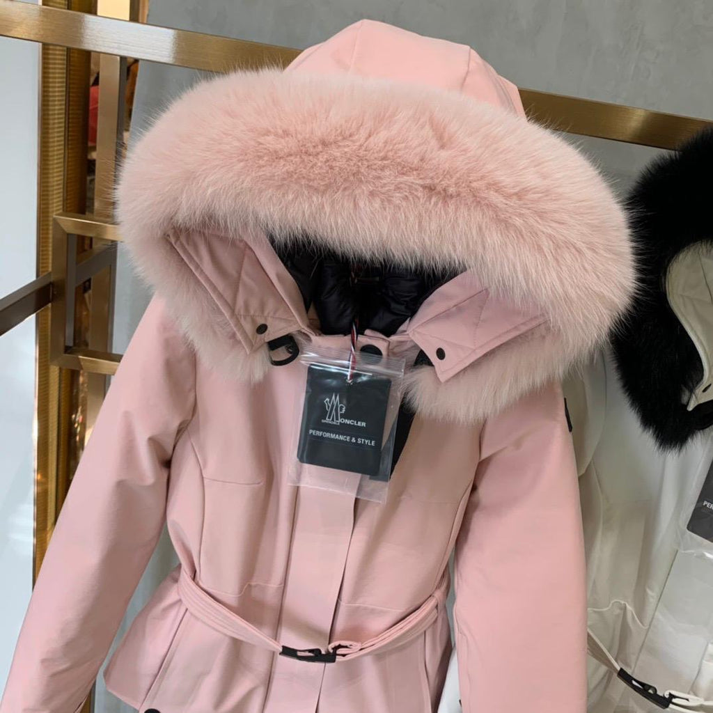 Chaqueta de invierno con cinturón y ribete de piel