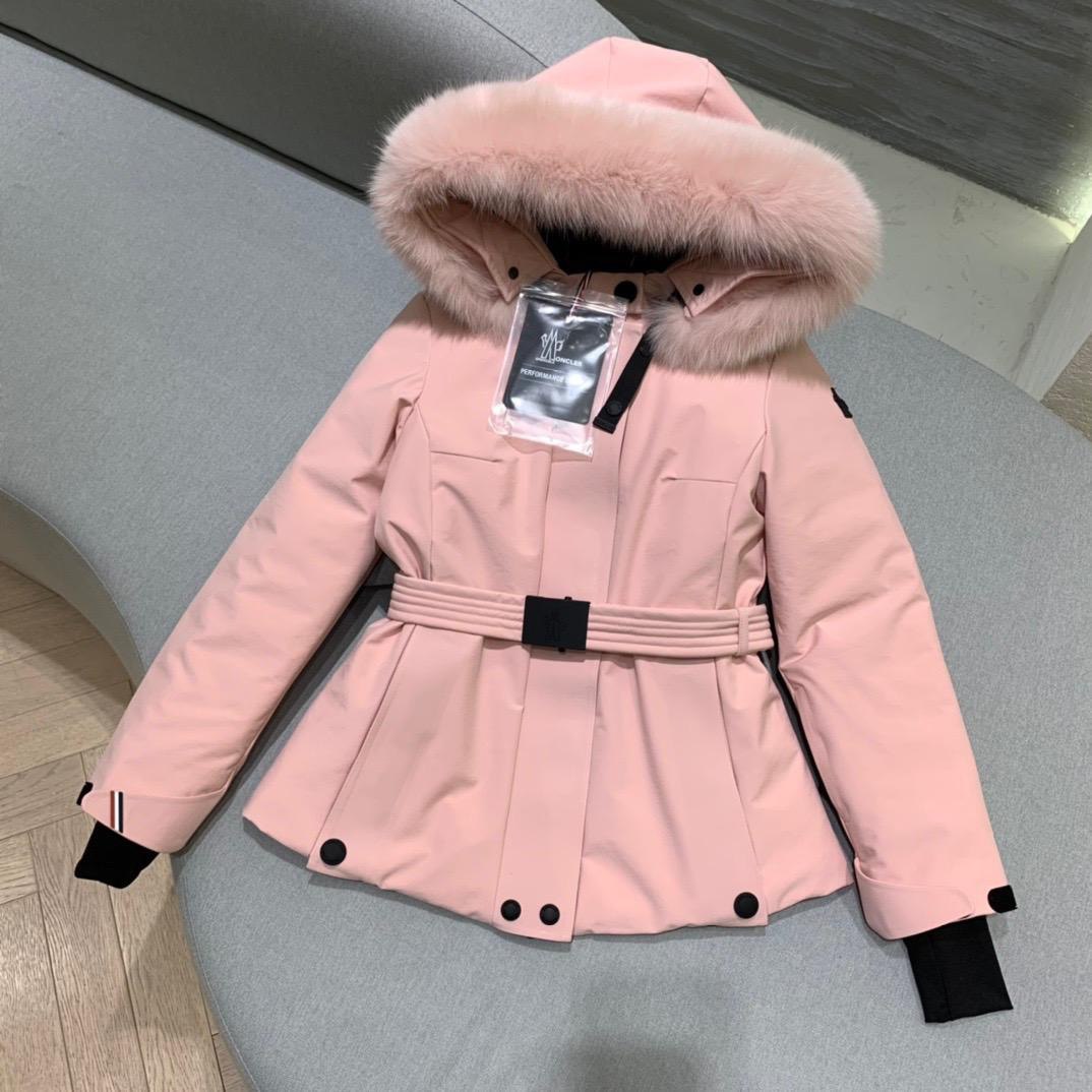Chaqueta de invierno con cinturón y ribete de piel