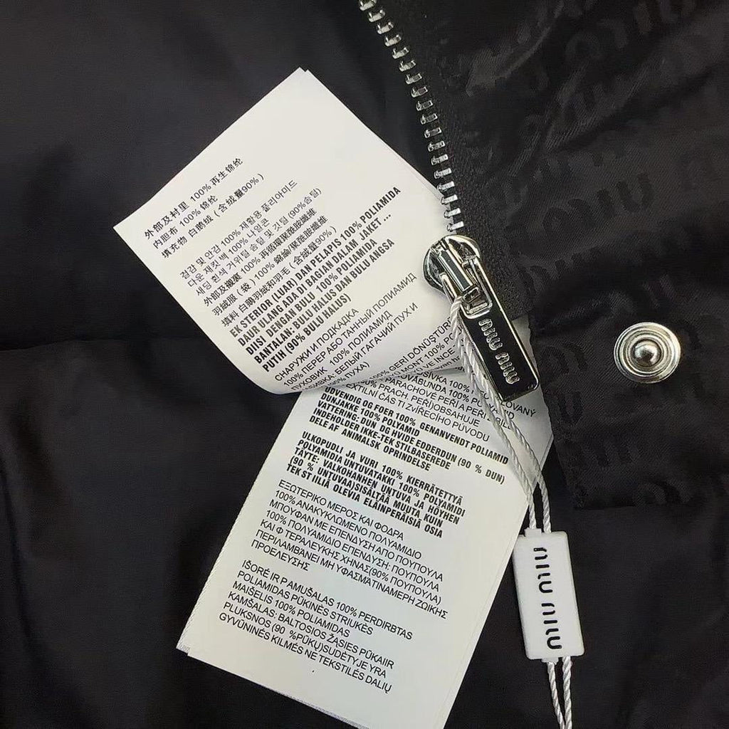 Chaqueta acolchada negra brillante