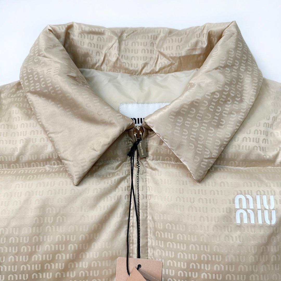 Chaqueta acolchada color crema