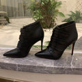 Botas con correa de cuero