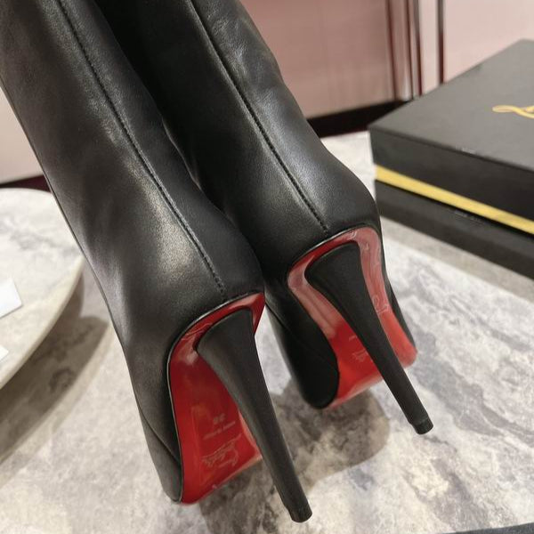 Botas de tacón de aguja de cuero