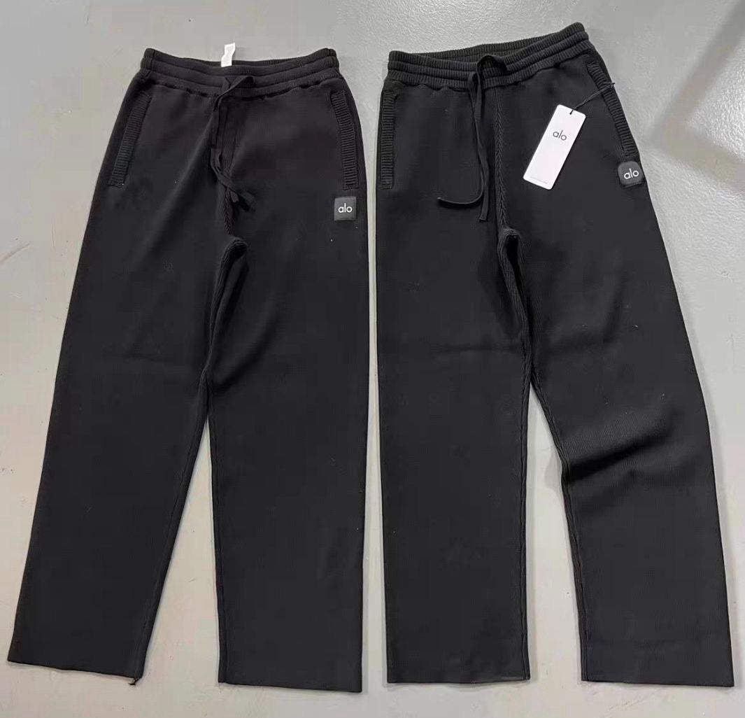 Un conjunto de ropa de estar por casa