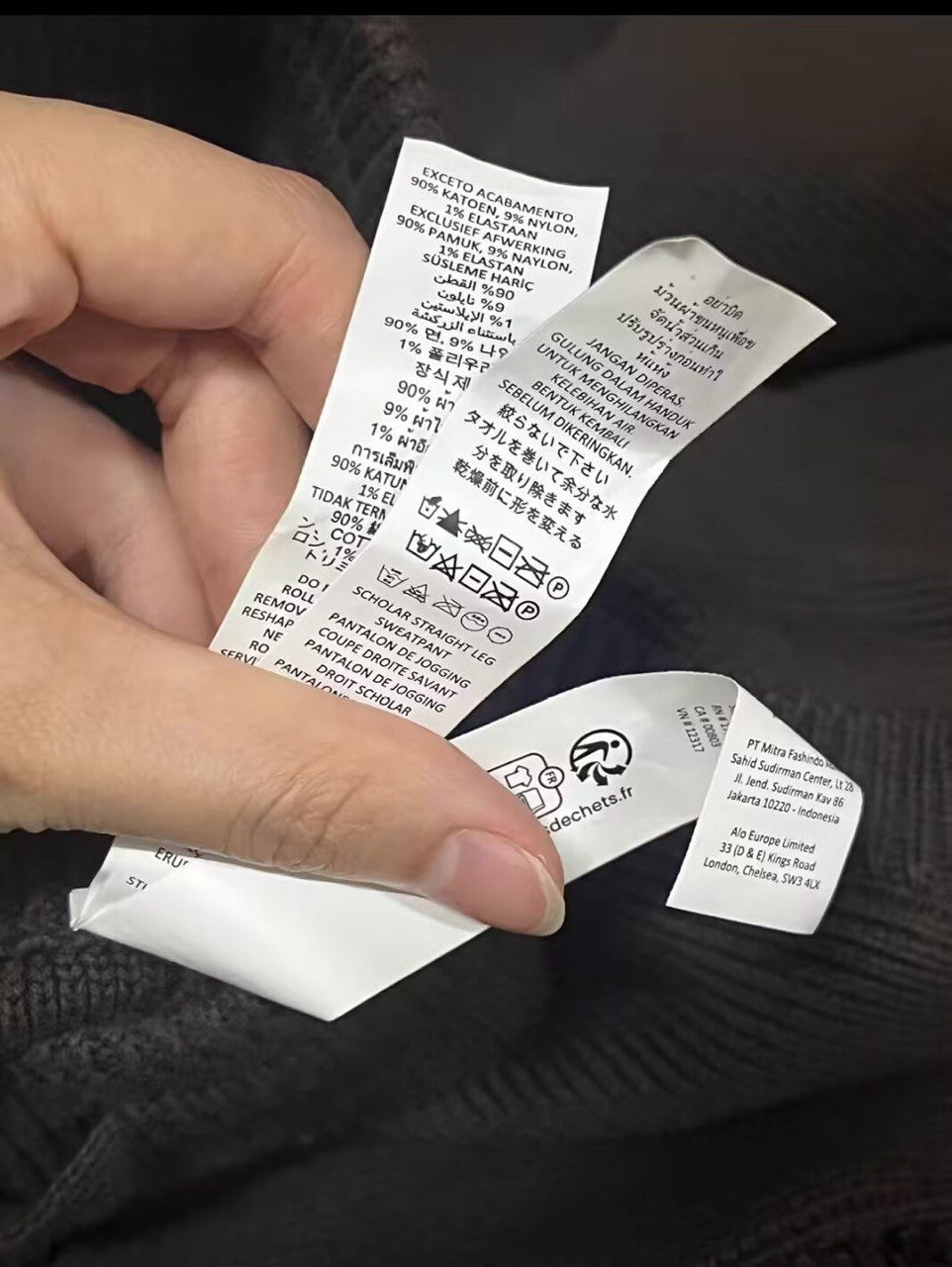 Un conjunto de ropa de estar por casa