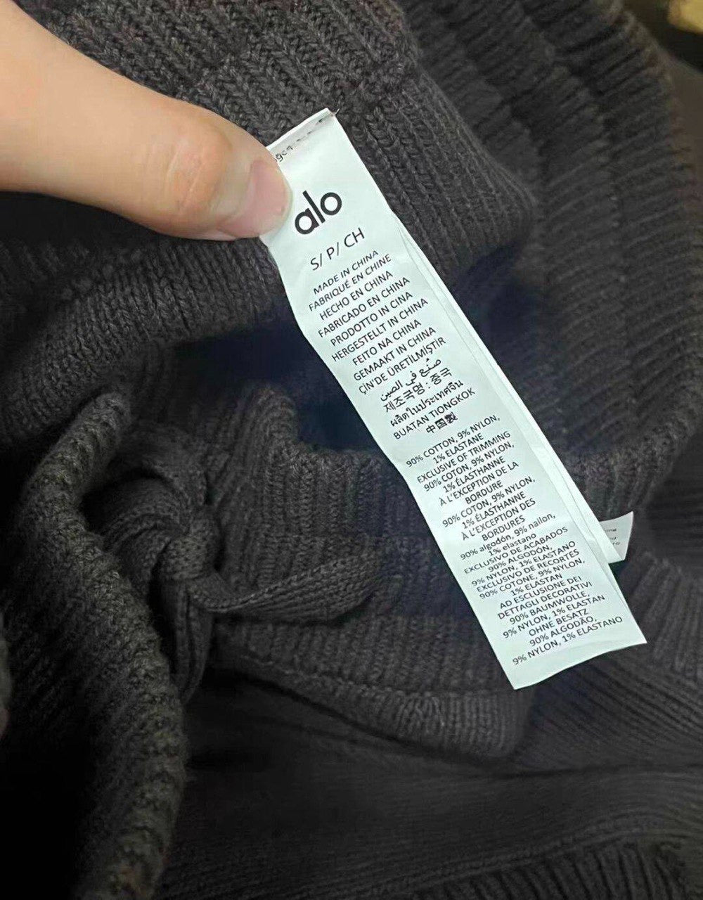 Un conjunto de ropa de estar por casa
