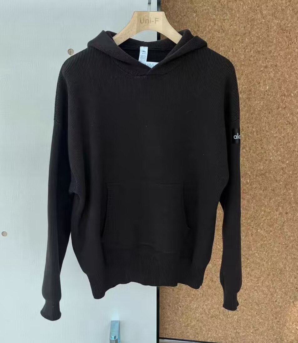 Un conjunto de ropa de estar por casa