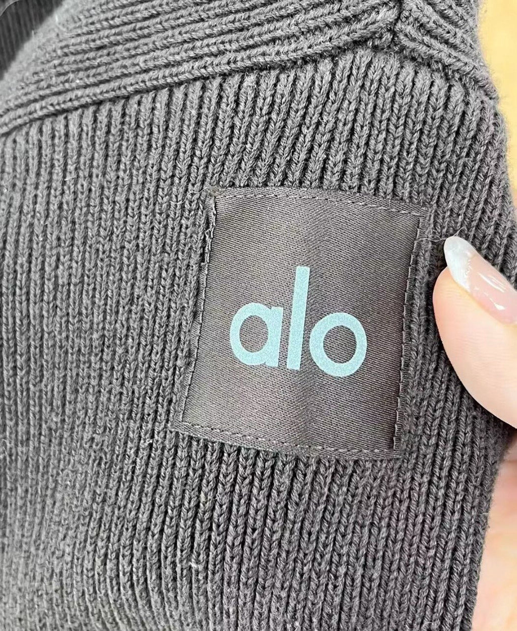 Un conjunto de ropa de estar por casa