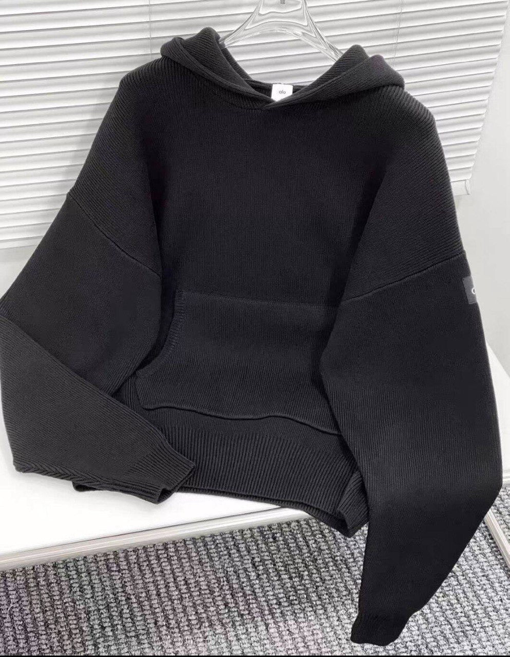 Un conjunto de ropa de estar por casa
