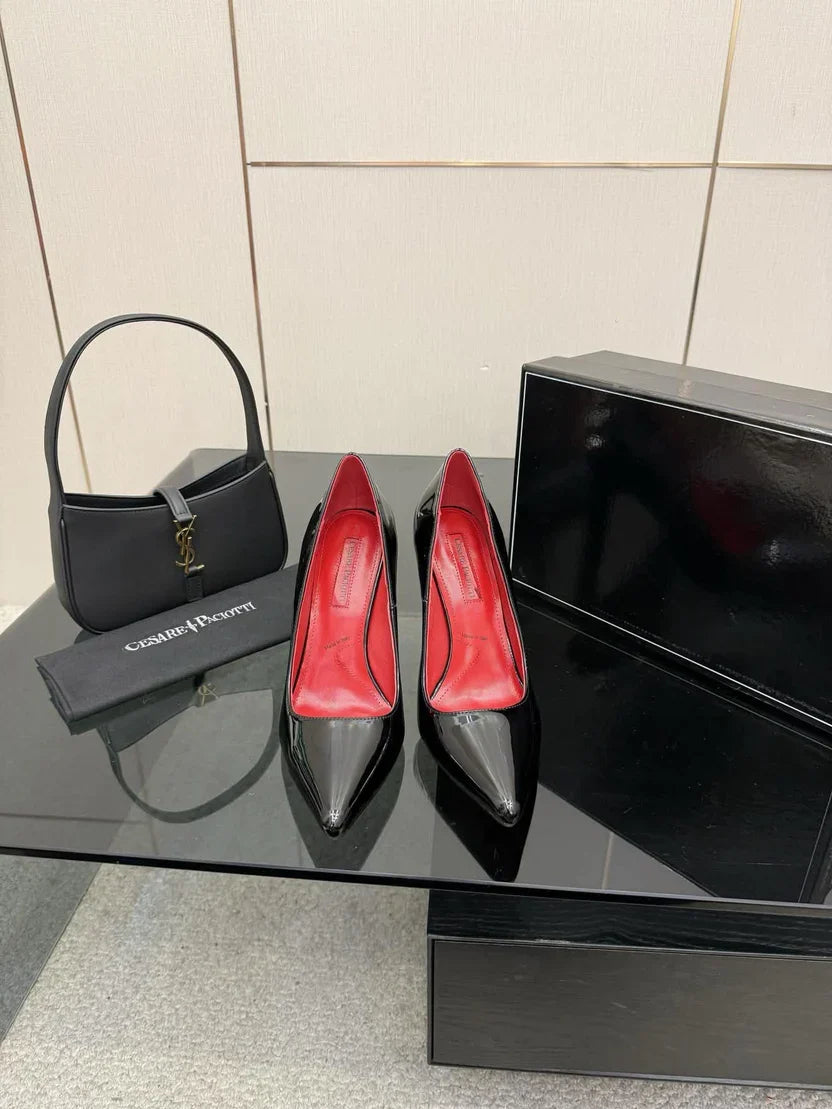 Black Red Pointed - Toe
