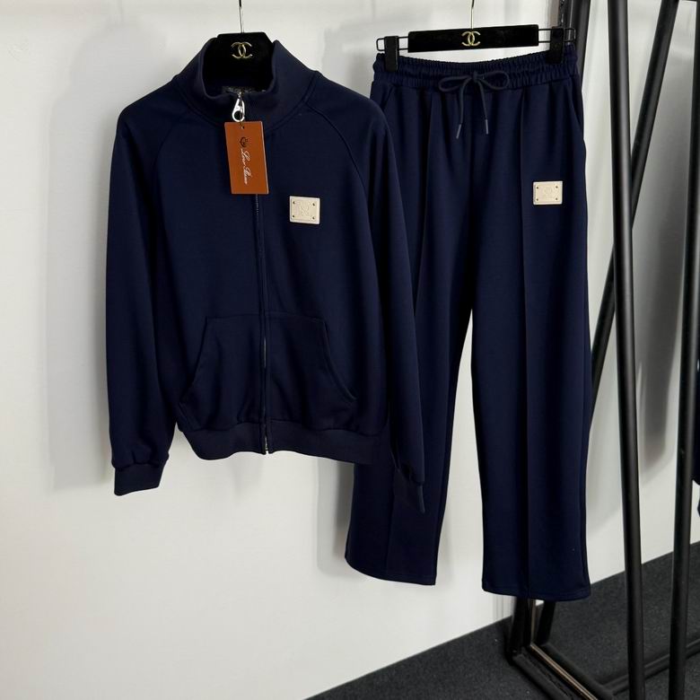 Conjunto de chaqueta y pantalón color beige con cremallera