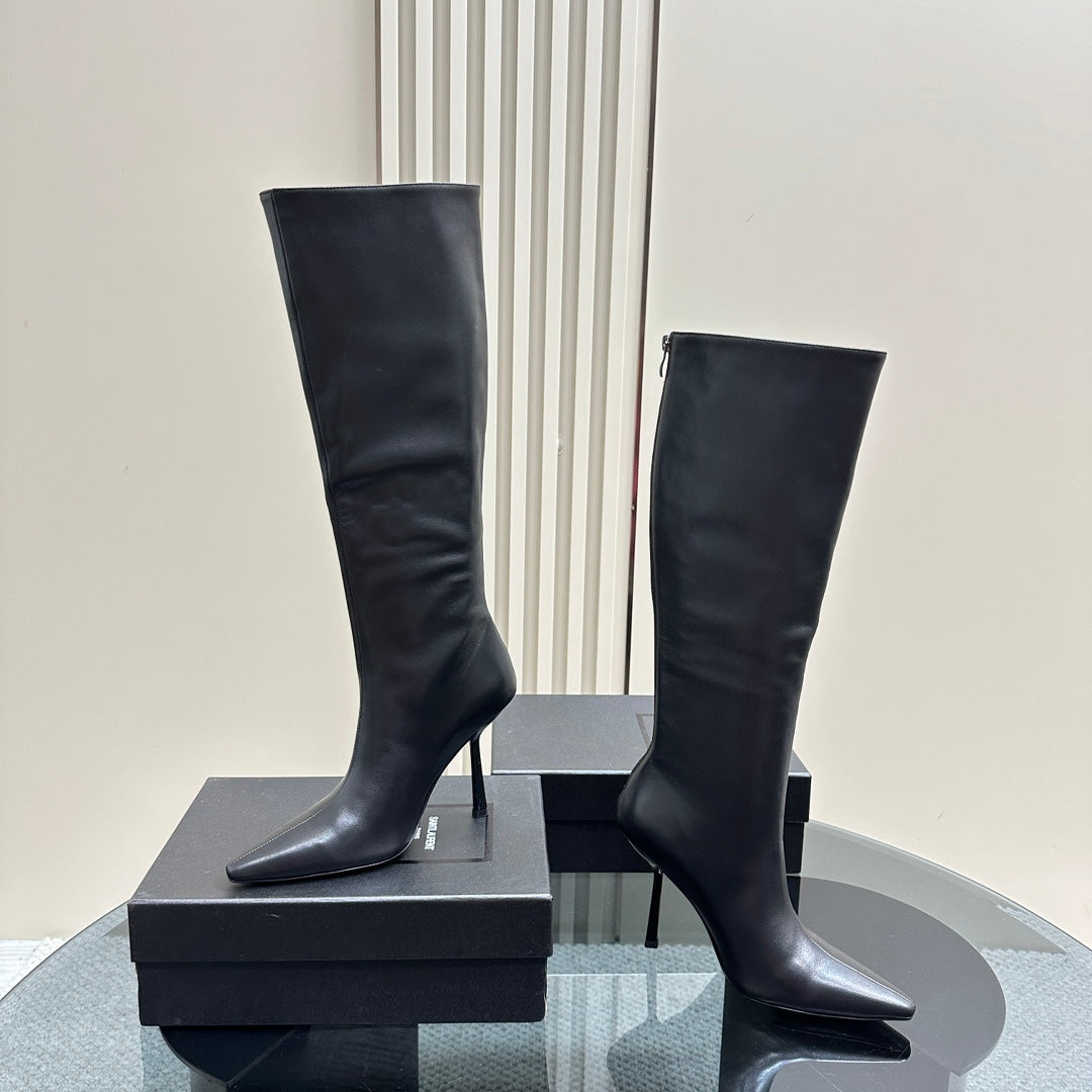 Botas de cuero negro