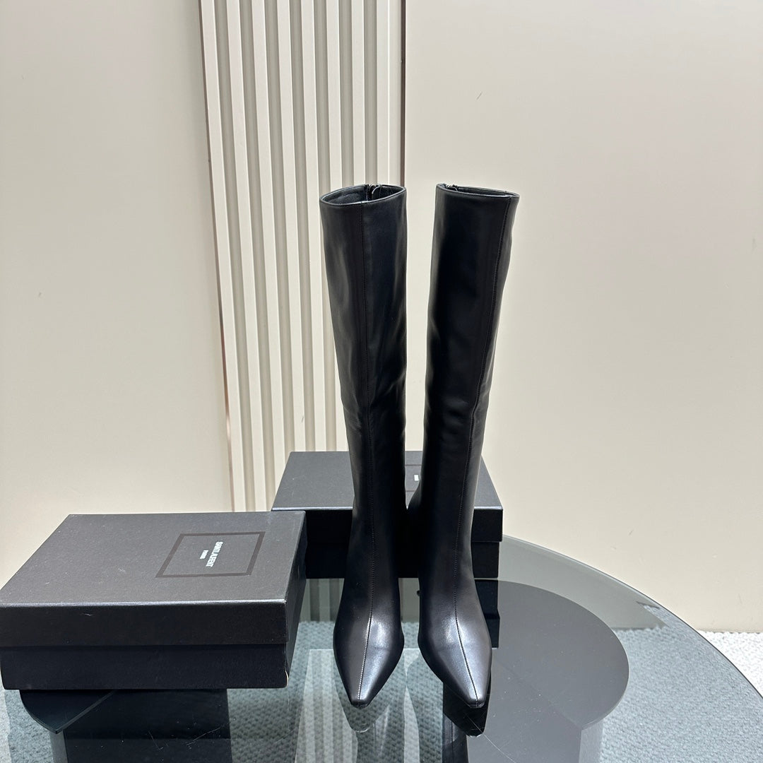 Botas de cuero negro