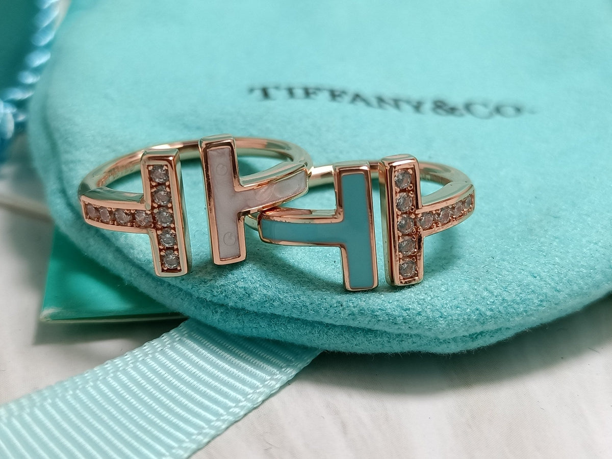 Anillo doble T de esmalte y diamantes