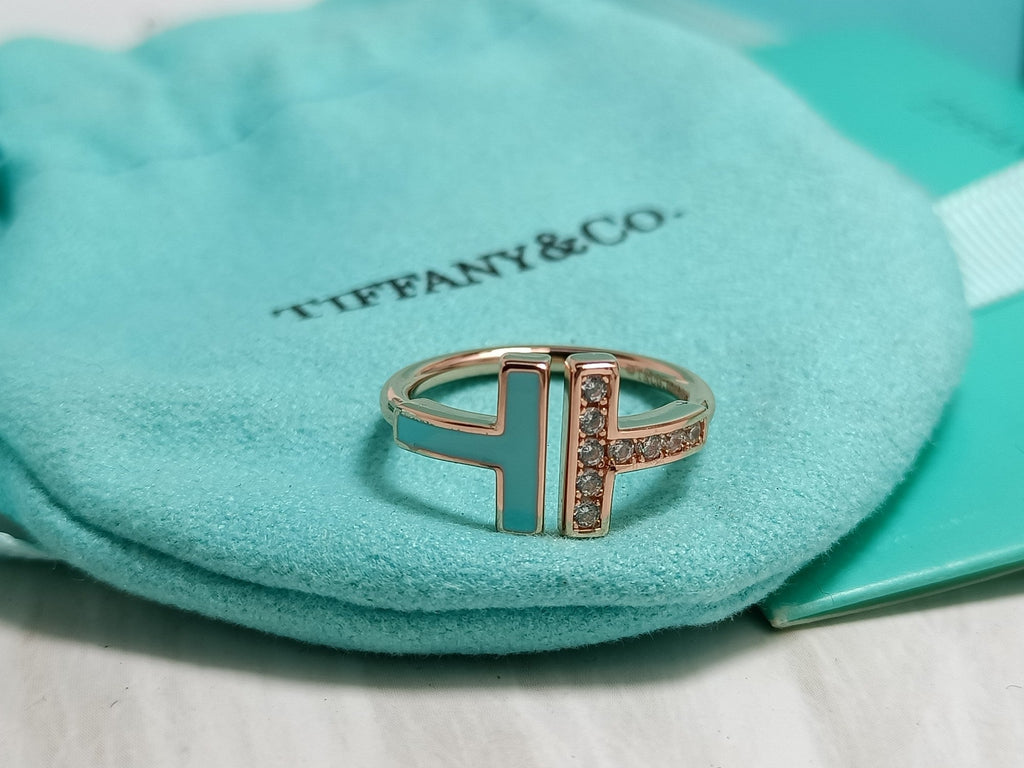 Anillo doble T de esmalte y diamantes