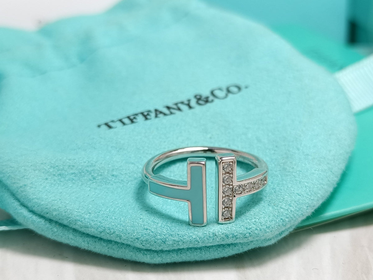 Anillo doble T de esmalte y diamantes