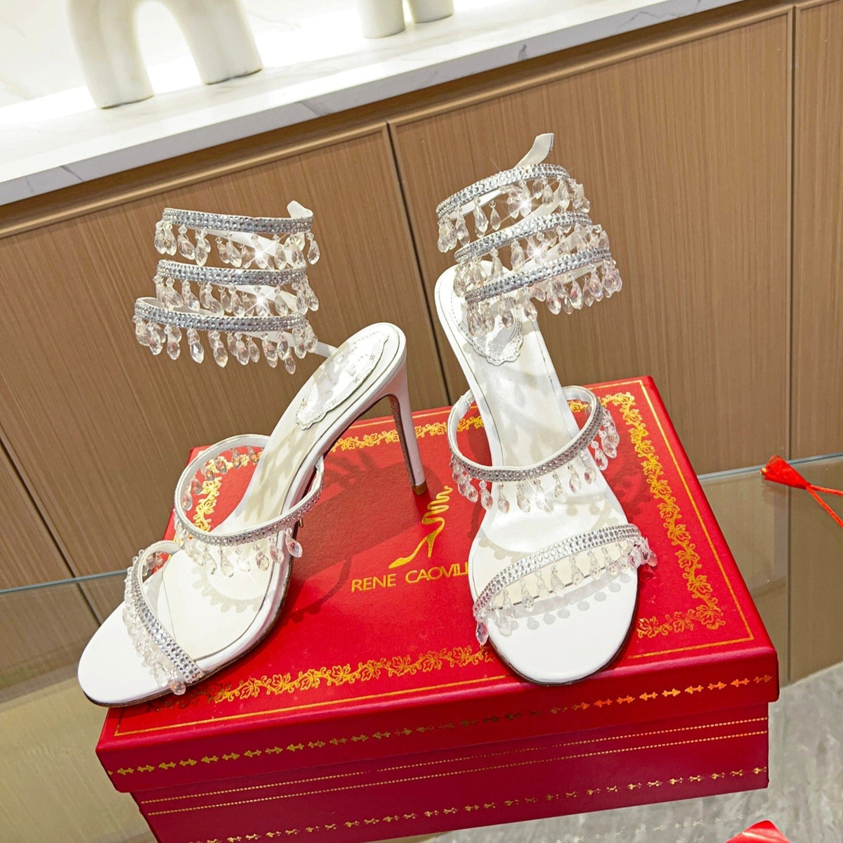 Sandalias Cleo con tira de cristal