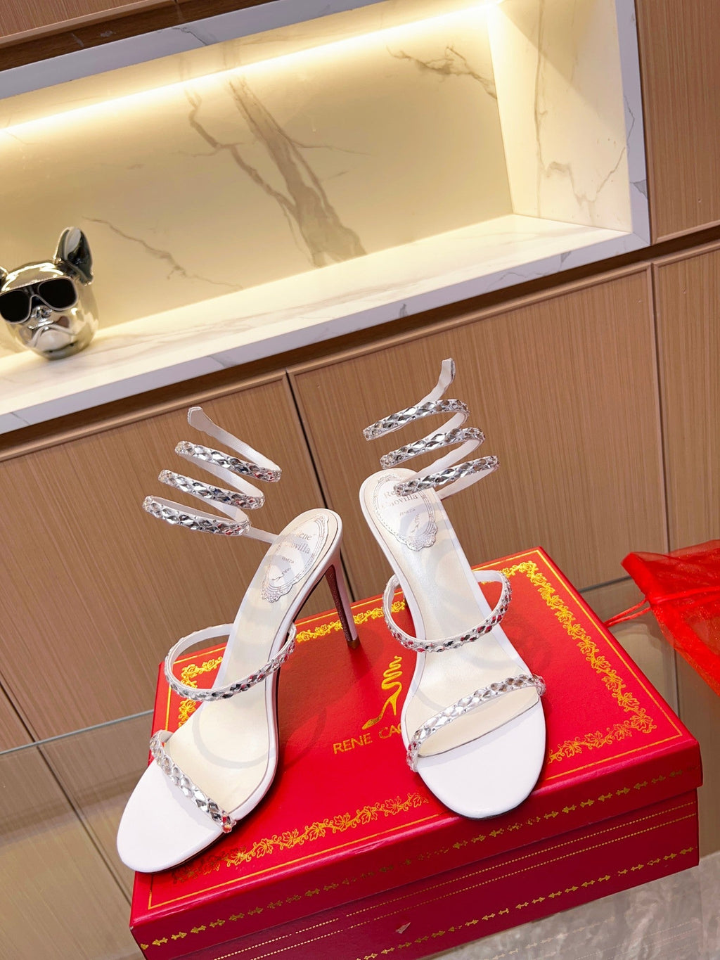 Sandalias de cristal con forma de serpiente