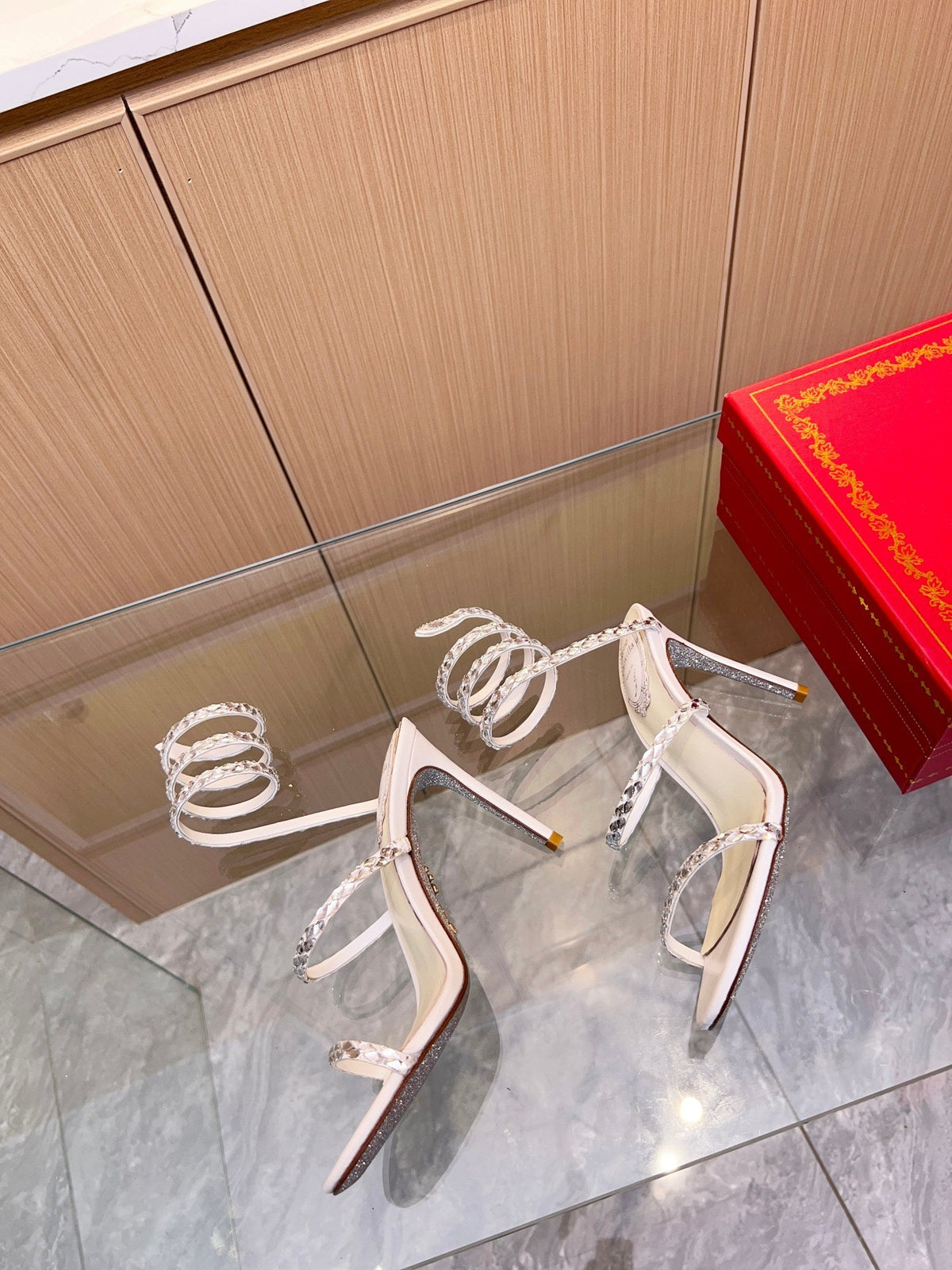 Sandalias de cristal con forma de serpiente