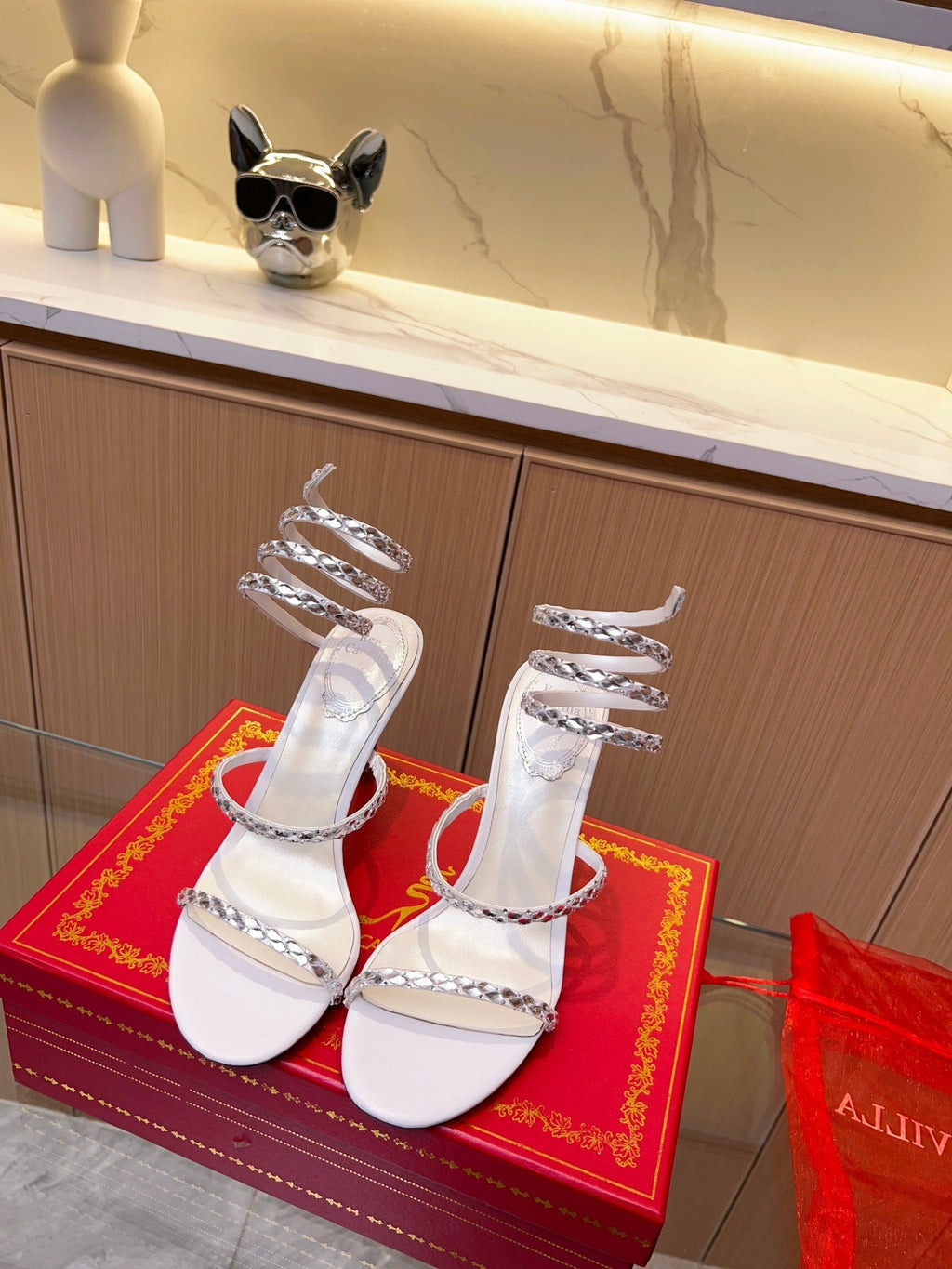 Sandalias de cristal con forma de serpiente
