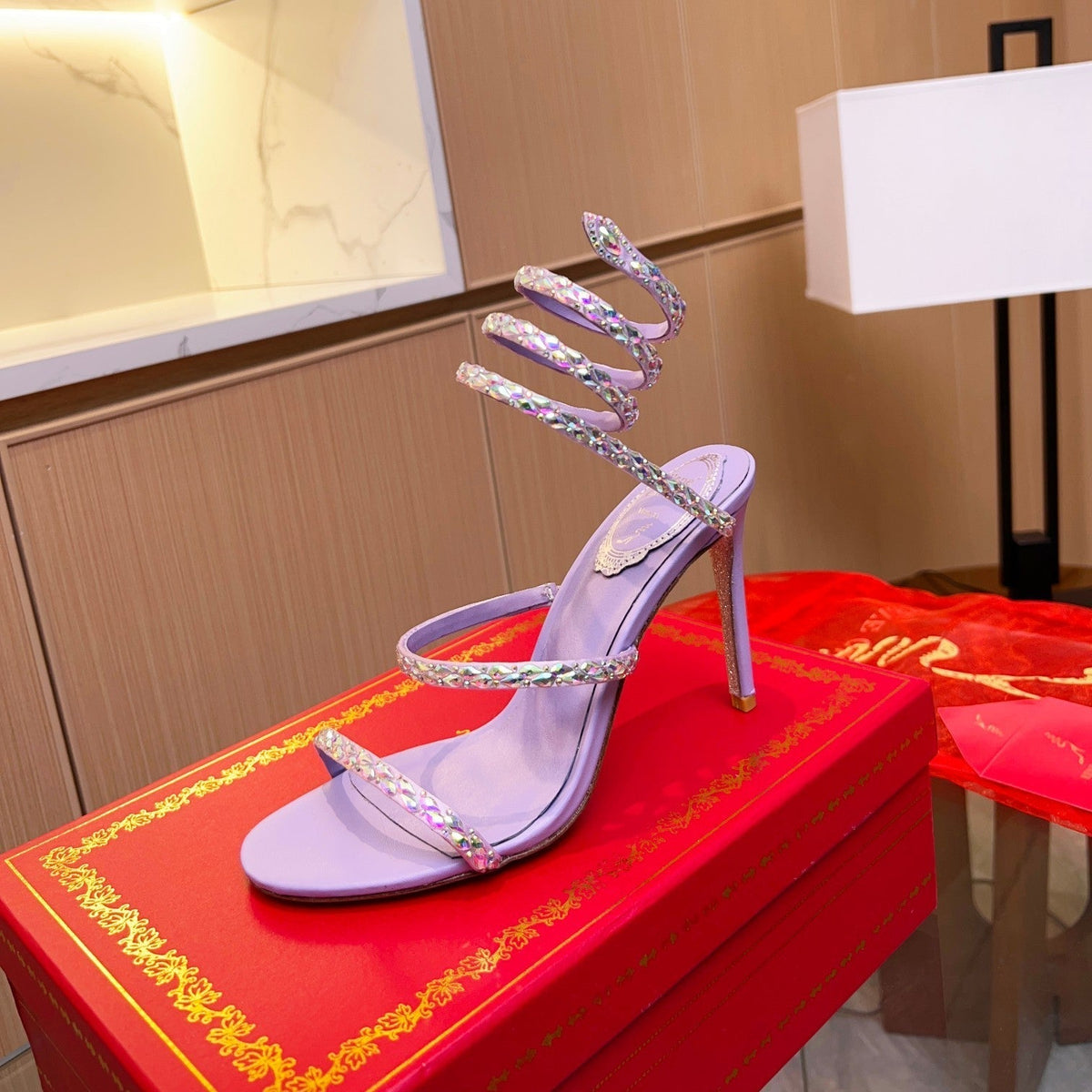 Sandalias de cristal con forma de serpiente
