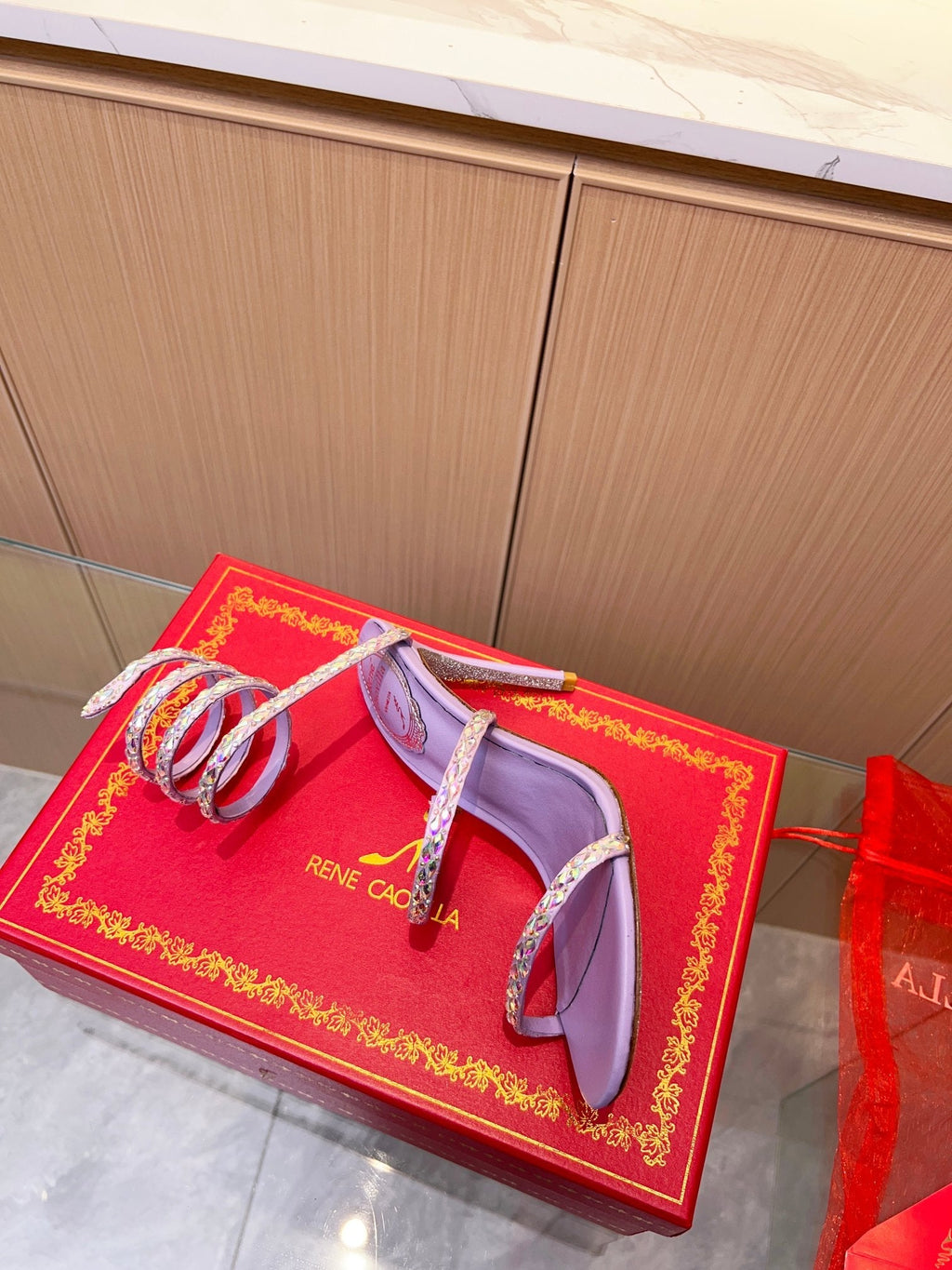 Sandalias de cristal con forma de serpiente