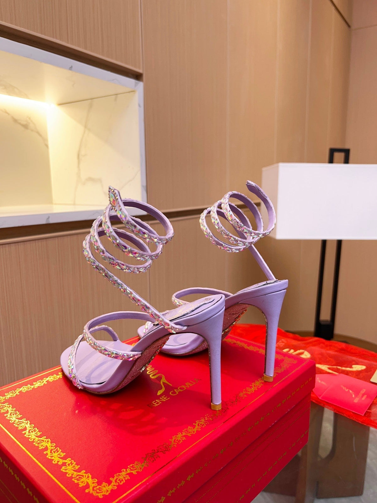 Sandalias de cristal con forma de serpiente