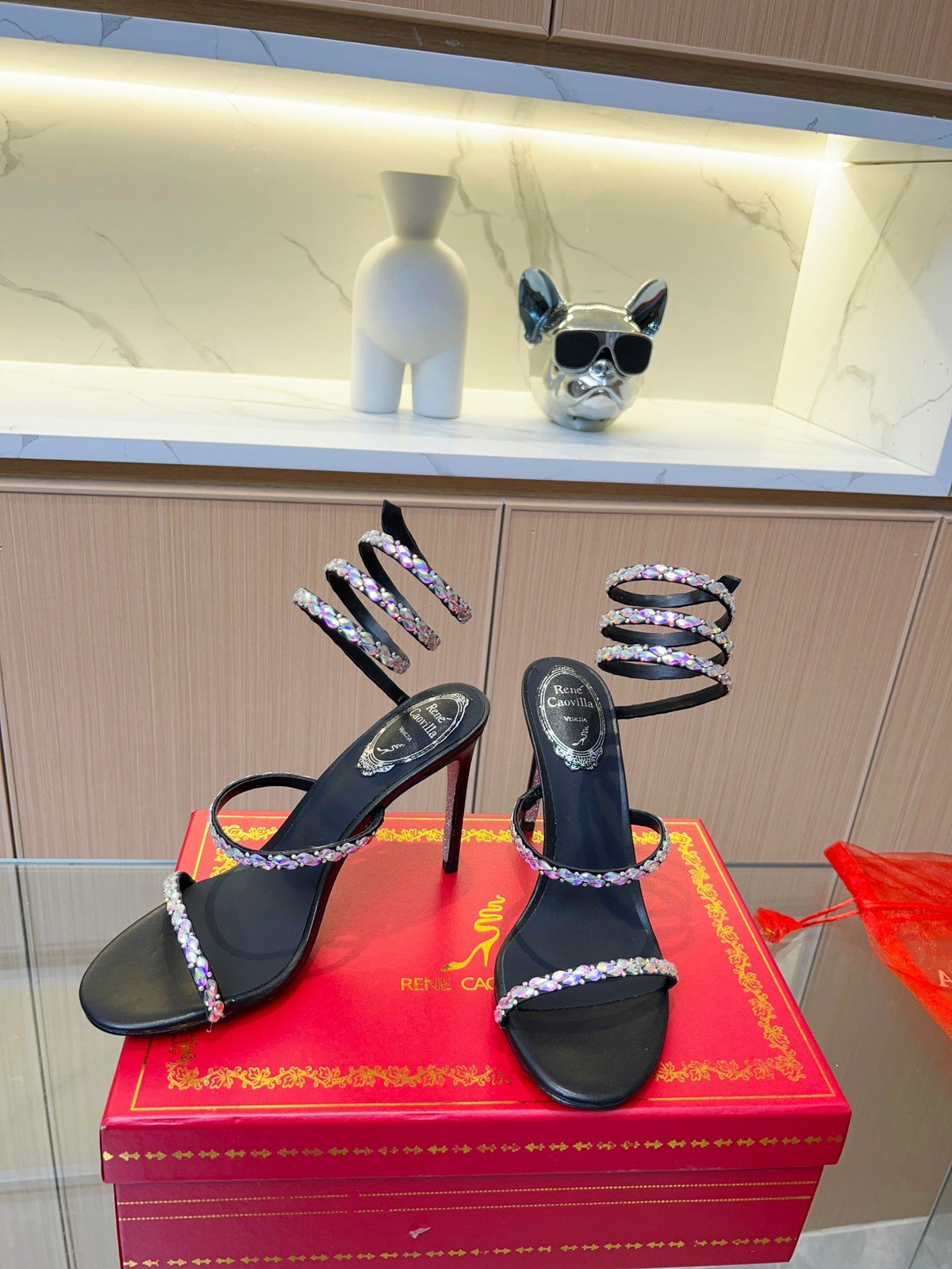 Sandalias de cristal con forma de serpiente