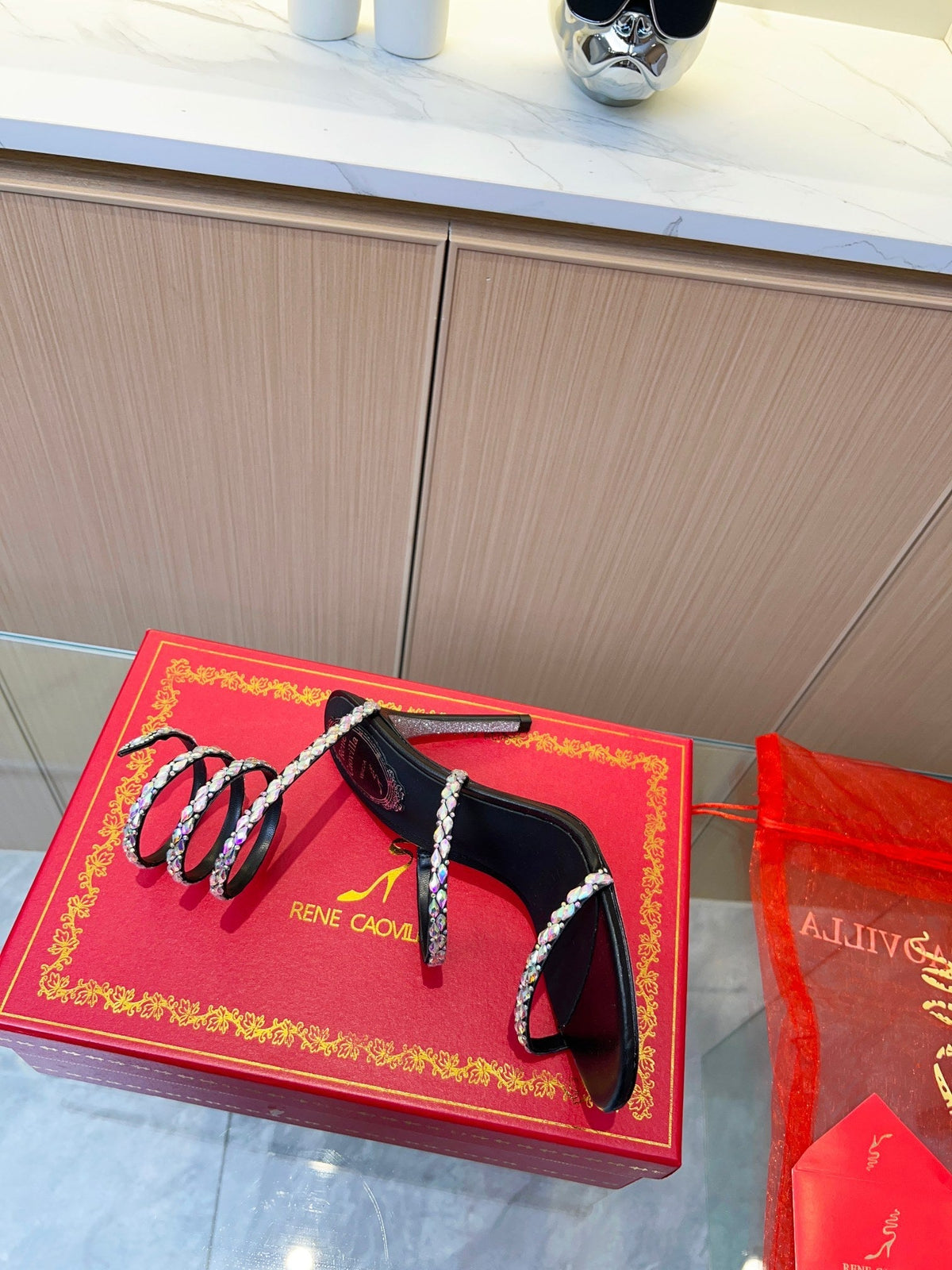 Sandalias de cristal con forma de serpiente