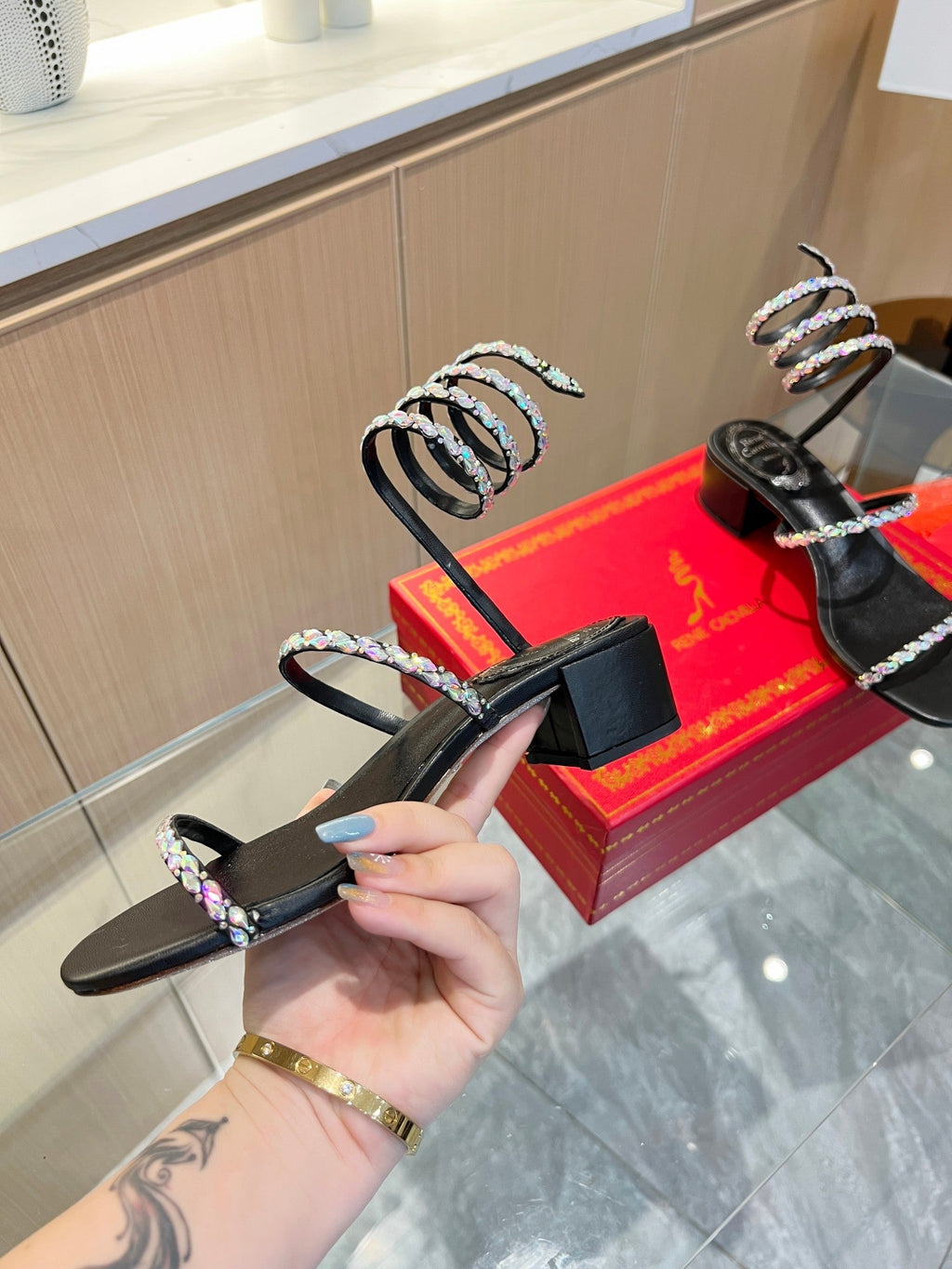 Sandalias de cristal con forma de serpiente