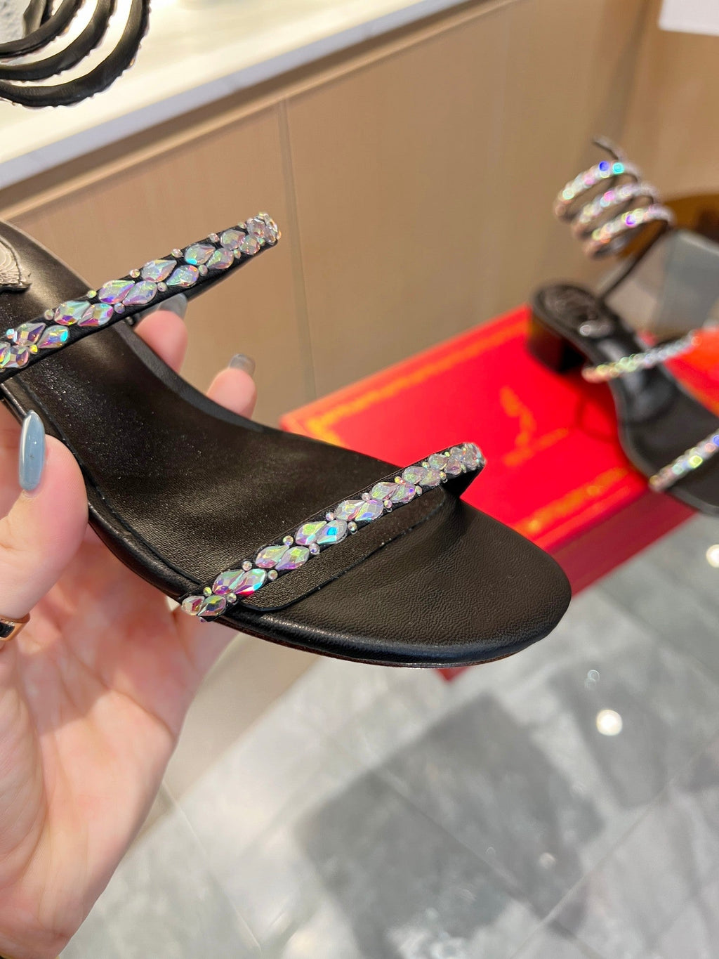 Sandalias de cristal con forma de serpiente