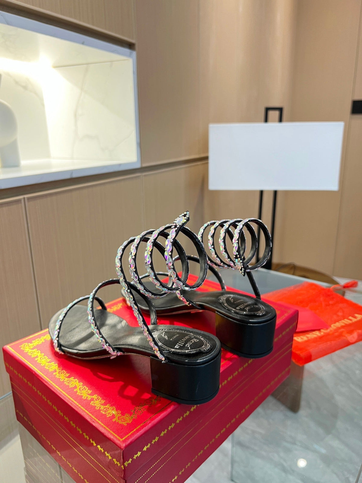 Sandalias de cristal con forma de serpiente