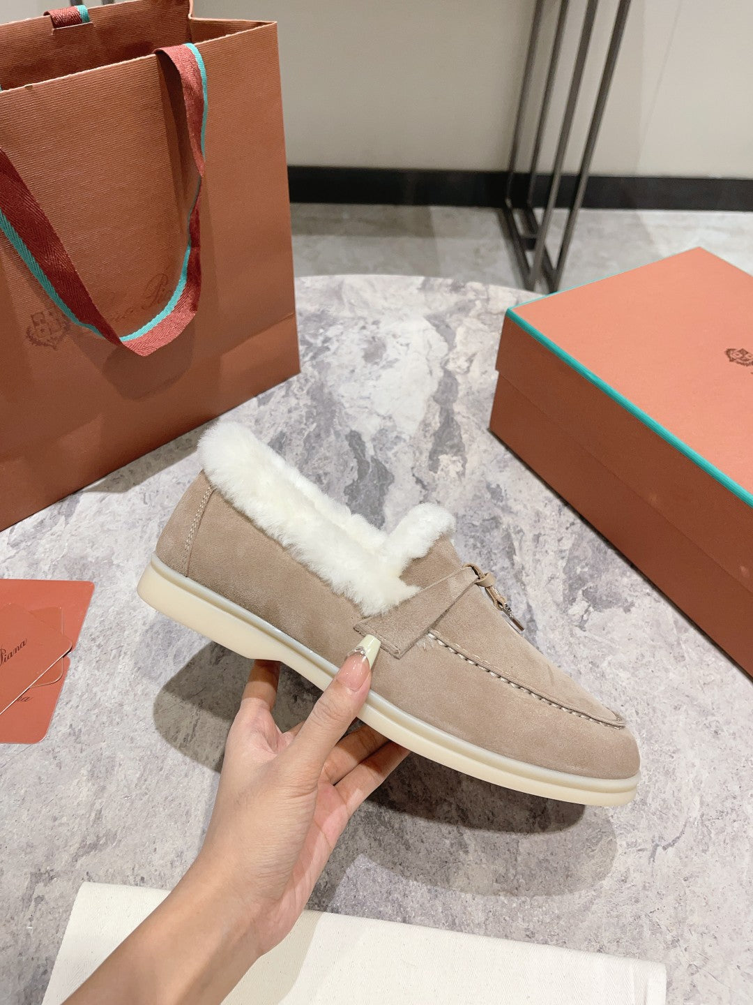 Mocasines de cuero con borlas