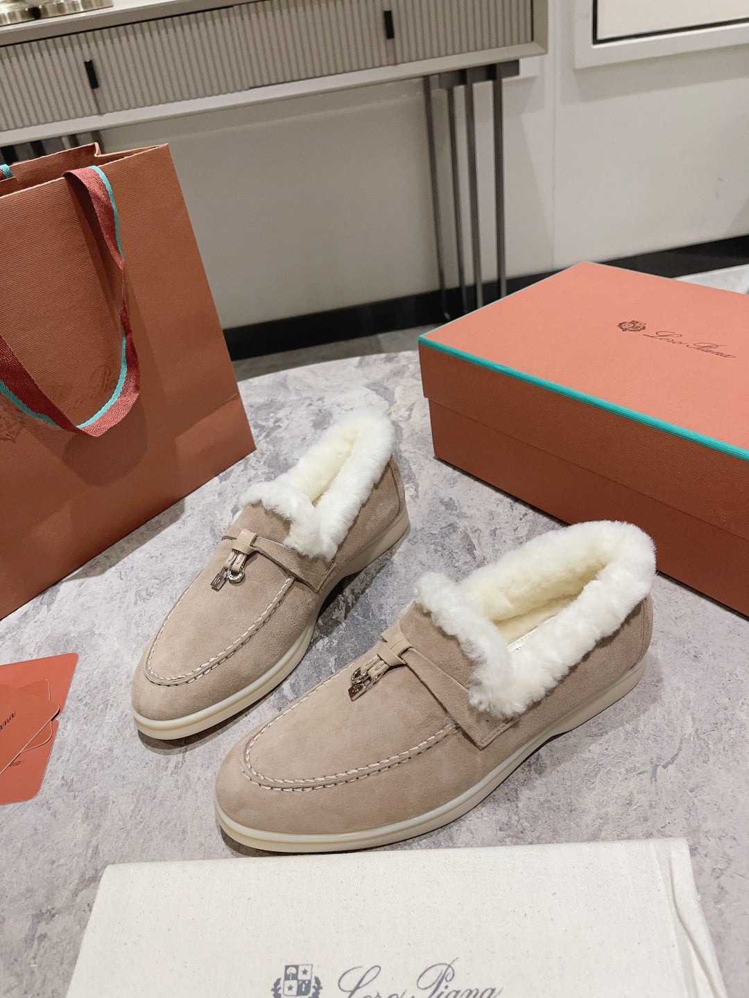 Mocasines de cuero con borlas
