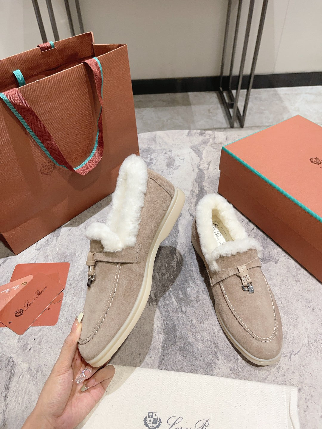 Mocasines de cuero con borlas