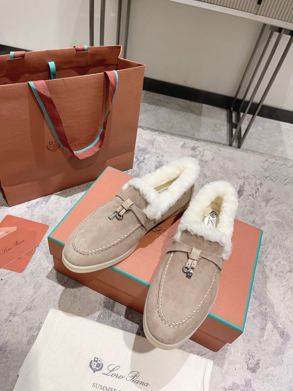 Mocasines de cuero con borlas