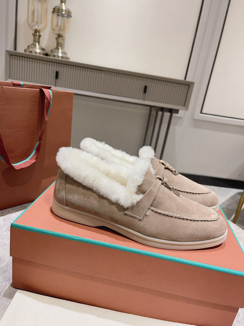Mocasines de cuero con borlas