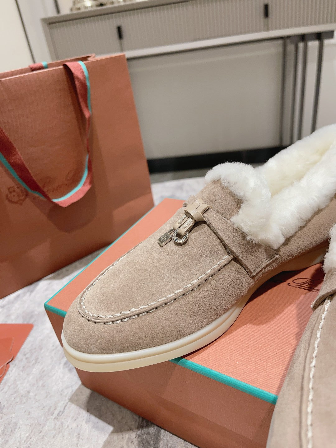 Mocasines de cuero con borlas