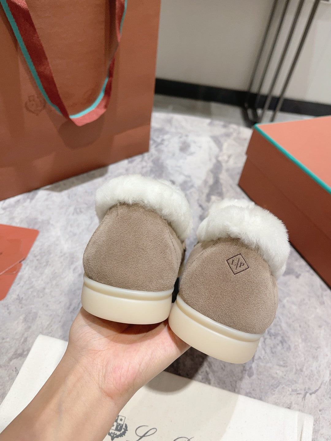 Mocasines de cuero con borlas