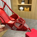 Tacones con hebilla en V