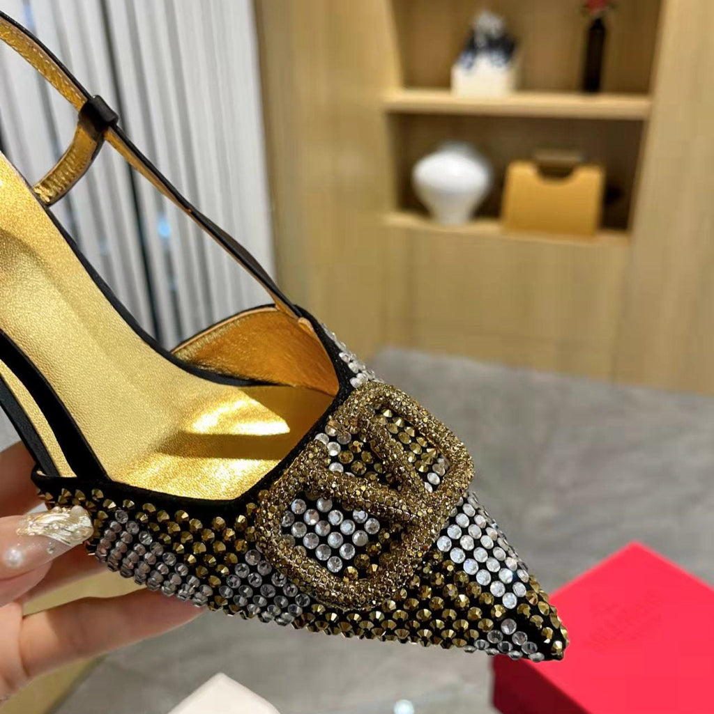Tacones con hebilla en V