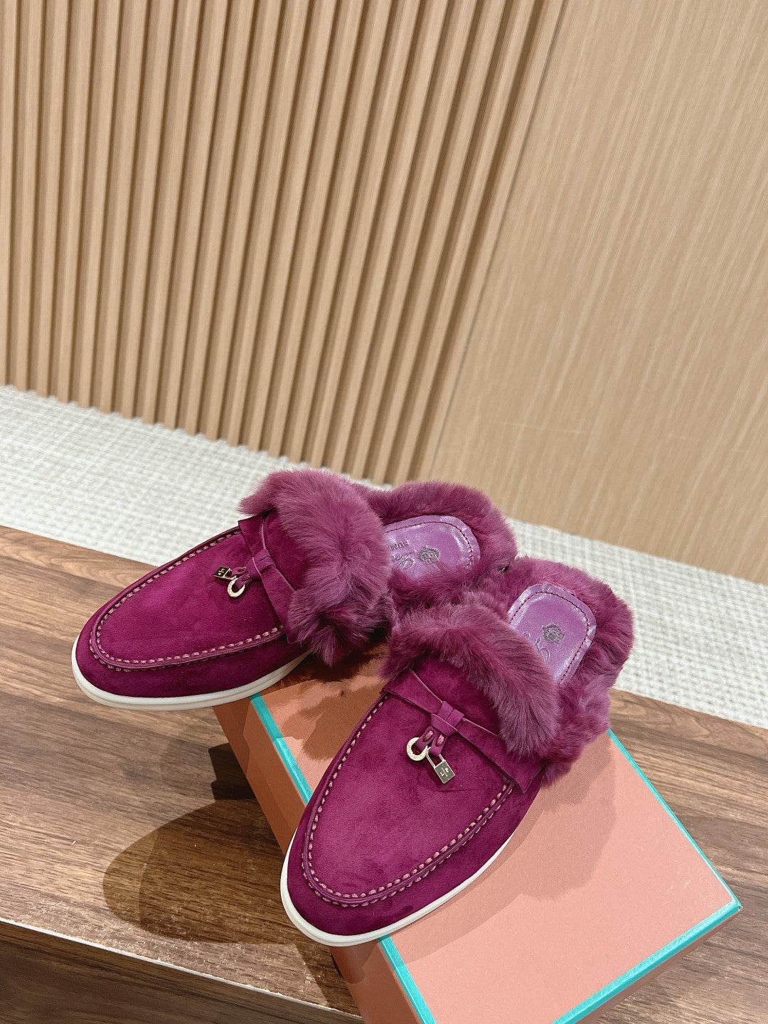 Mocasines de cuero con borlas