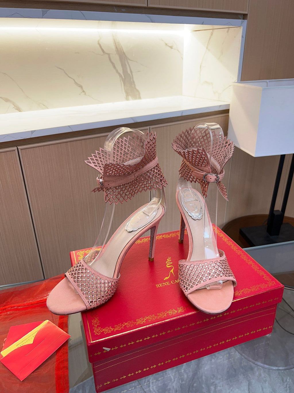Tacones altos de malla de cristal