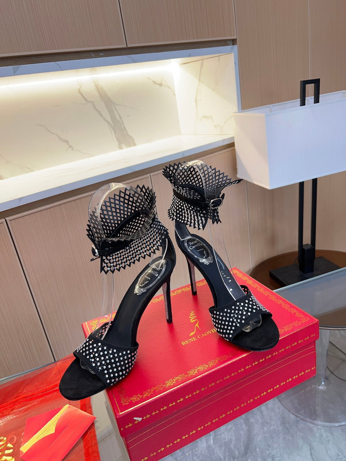 Tacones altos de malla de cristal