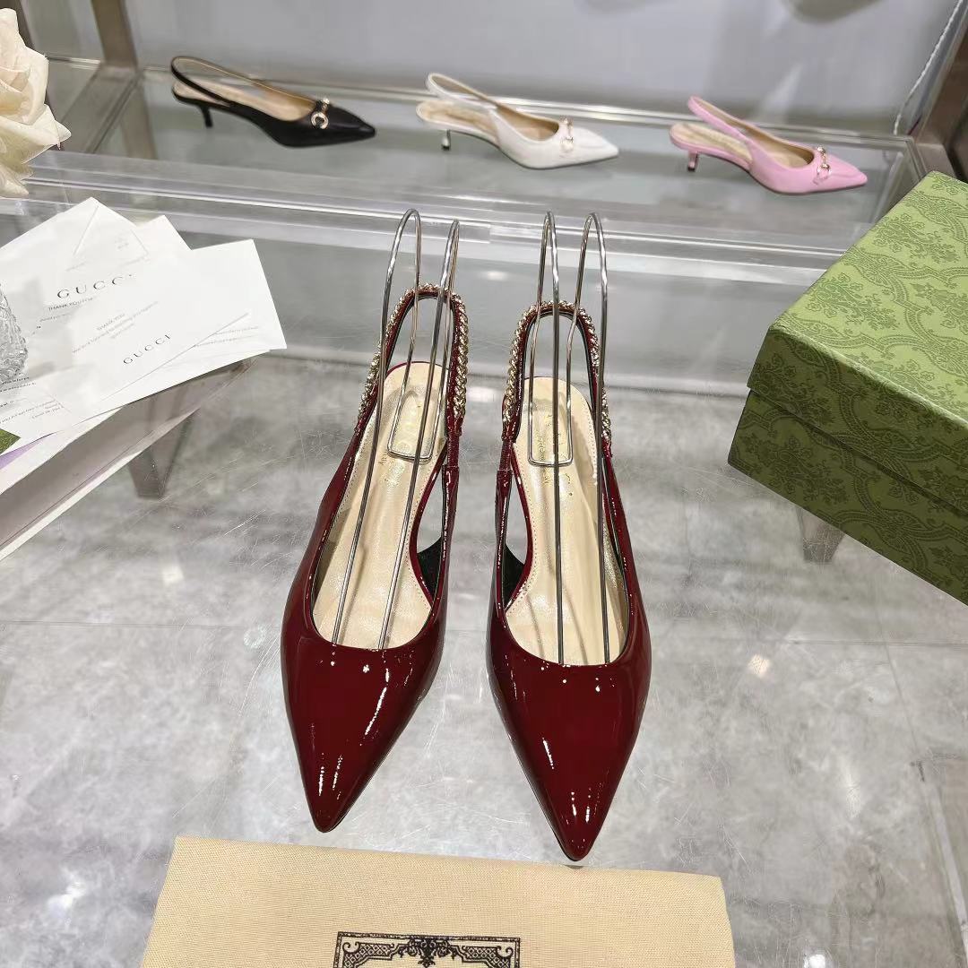 Tacones clásicos de charol